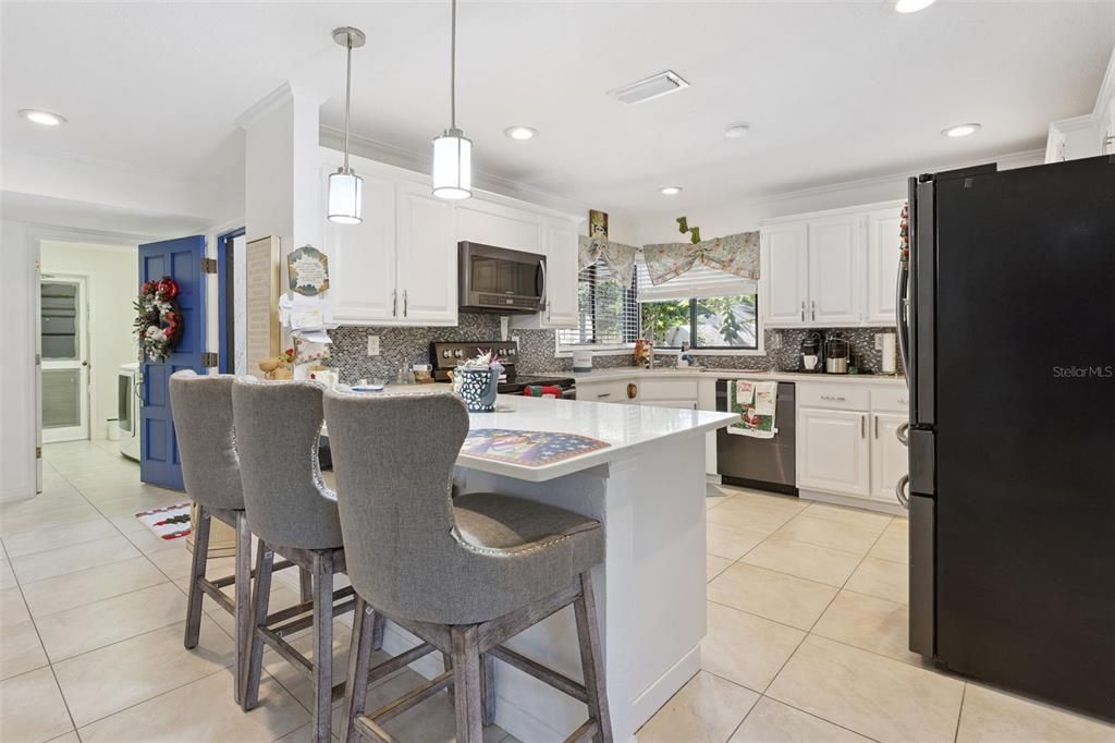 На продажу: $399,000 (2 спален, 2 ванн, 1688 Квадратных фут)