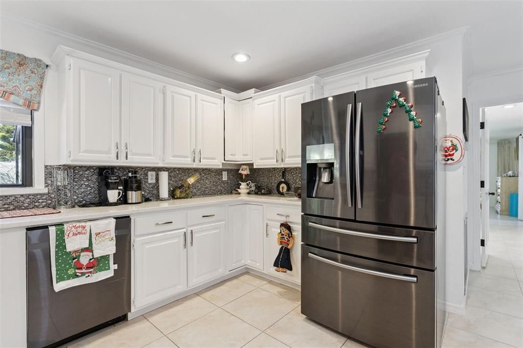 На продажу: $399,000 (2 спален, 2 ванн, 1688 Квадратных фут)