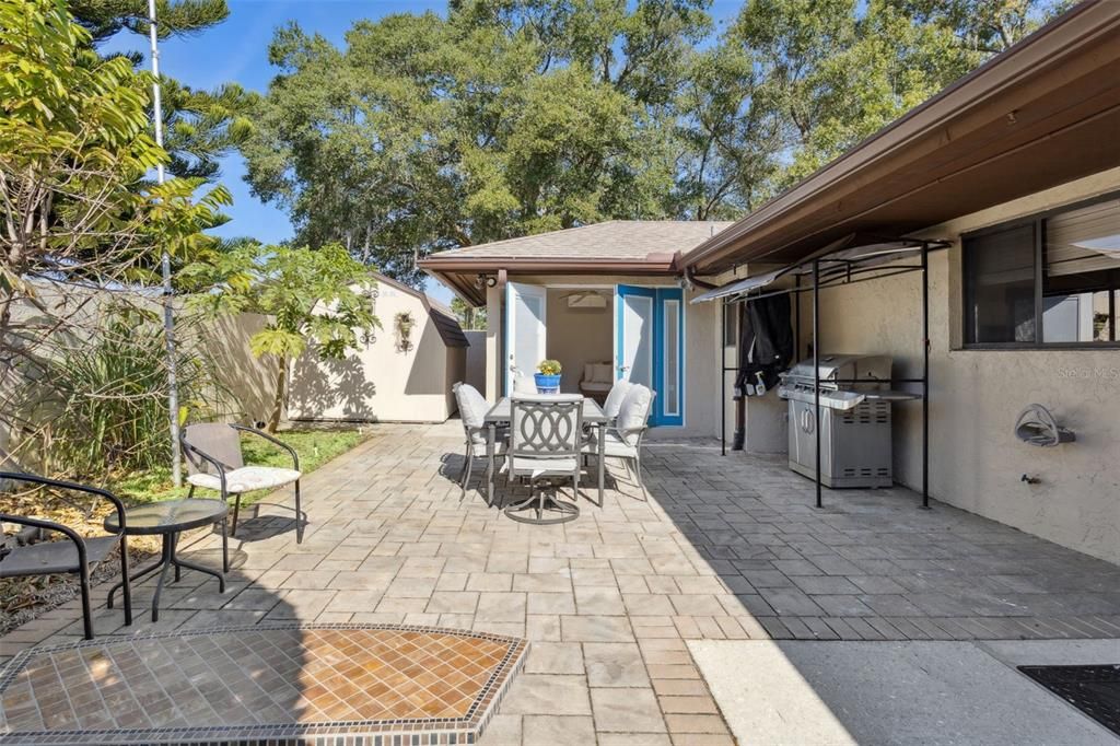 На продажу: $399,000 (2 спален, 2 ванн, 1688 Квадратных фут)