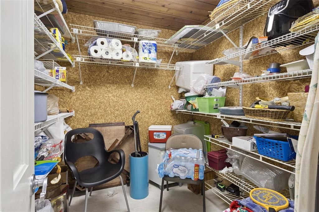 На продажу: $399,000 (2 спален, 2 ванн, 1688 Квадратных фут)