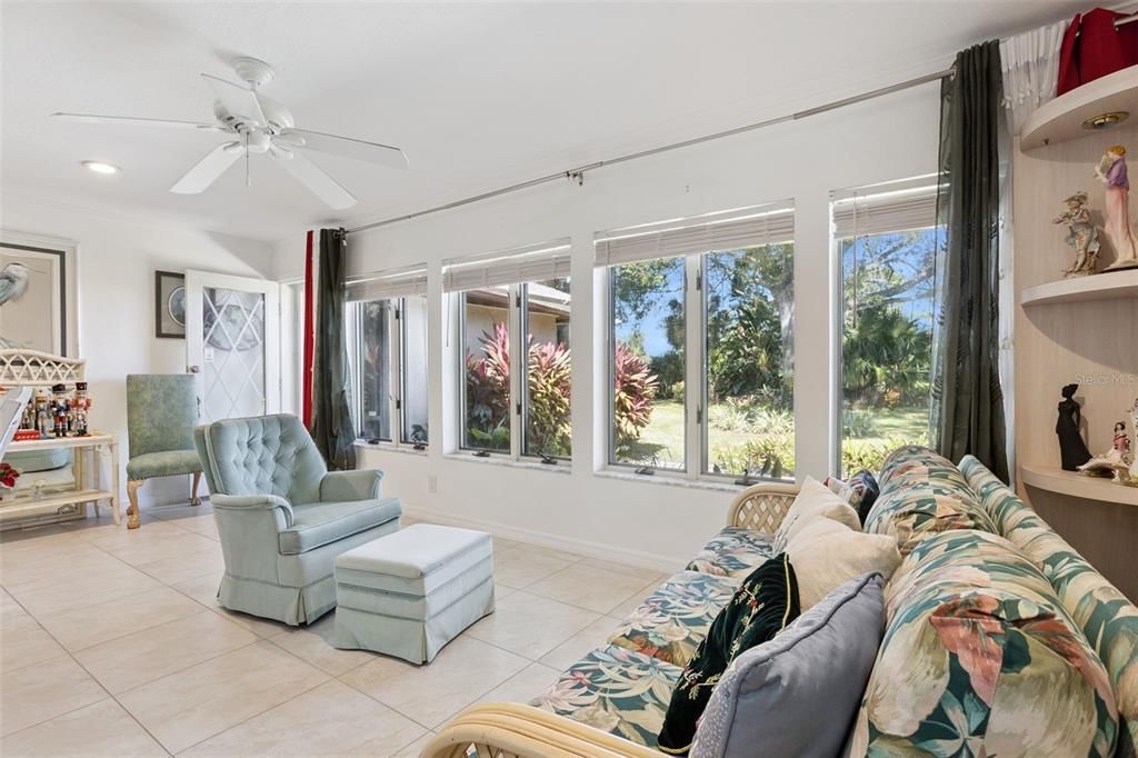 На продажу: $399,000 (2 спален, 2 ванн, 1688 Квадратных фут)