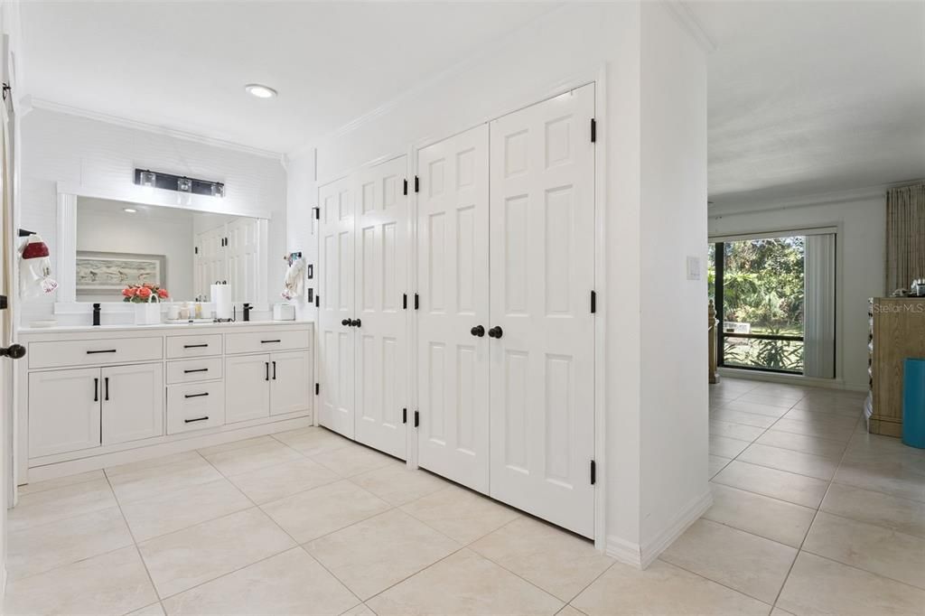 На продажу: $399,000 (2 спален, 2 ванн, 1688 Квадратных фут)