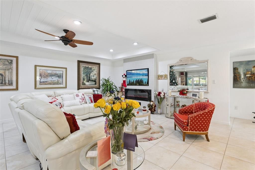 На продажу: $399,000 (2 спален, 2 ванн, 1688 Квадратных фут)