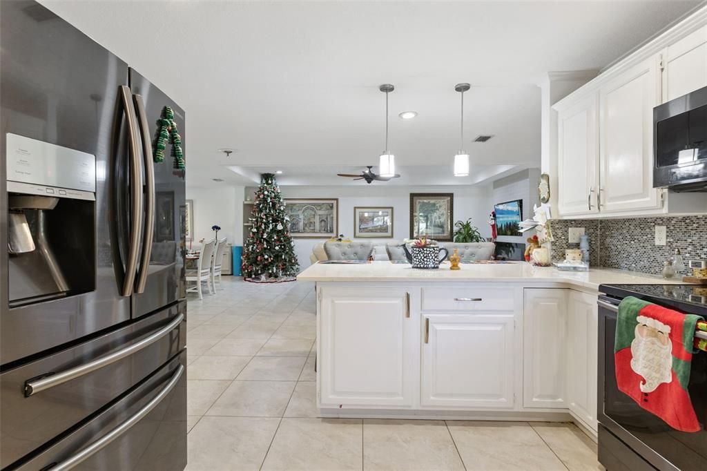 На продажу: $399,000 (2 спален, 2 ванн, 1688 Квадратных фут)