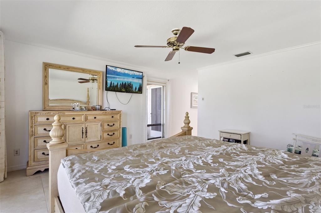 На продажу: $399,000 (2 спален, 2 ванн, 1688 Квадратных фут)