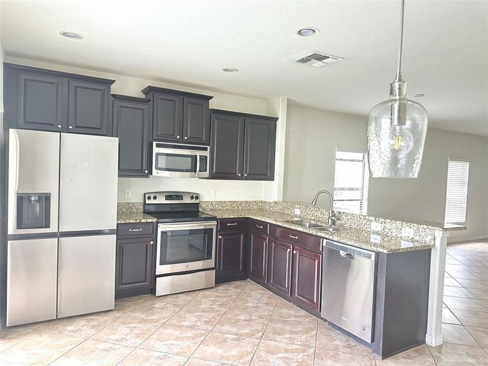 На продажу: $408,000 (5 спален, 3 ванн, 2180 Квадратных фут)