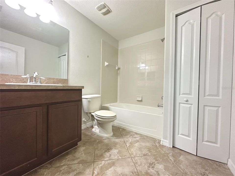 На продажу: $408,000 (5 спален, 3 ванн, 2180 Квадратных фут)