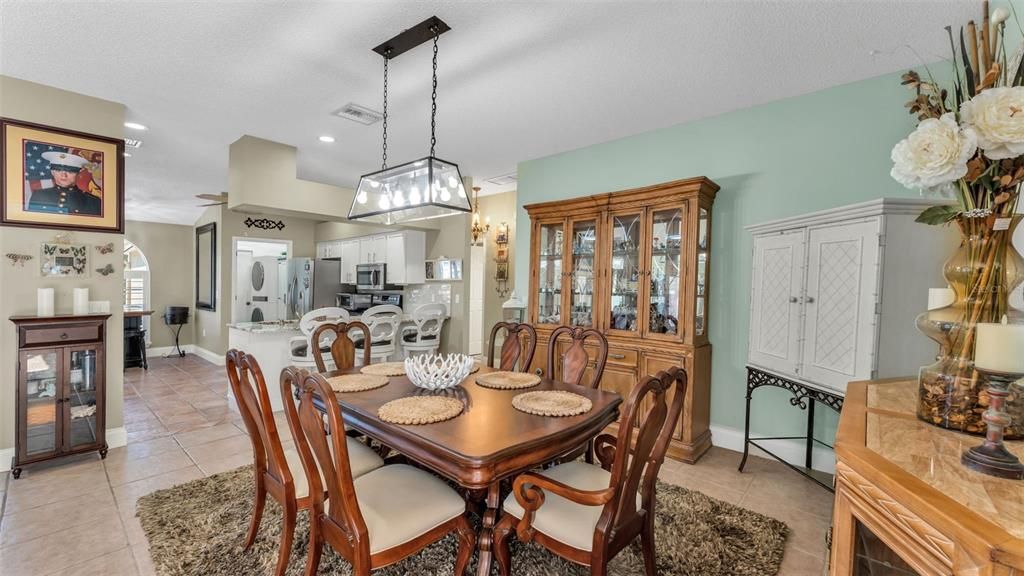 Activo con contrato: $645,000 (3 camas, 2 baños, 1976 Pies cuadrados)