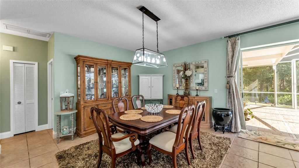 Activo con contrato: $645,000 (3 camas, 2 baños, 1976 Pies cuadrados)