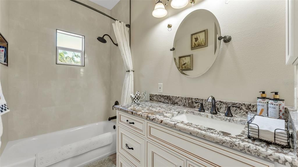 Activo con contrato: $645,000 (3 camas, 2 baños, 1976 Pies cuadrados)