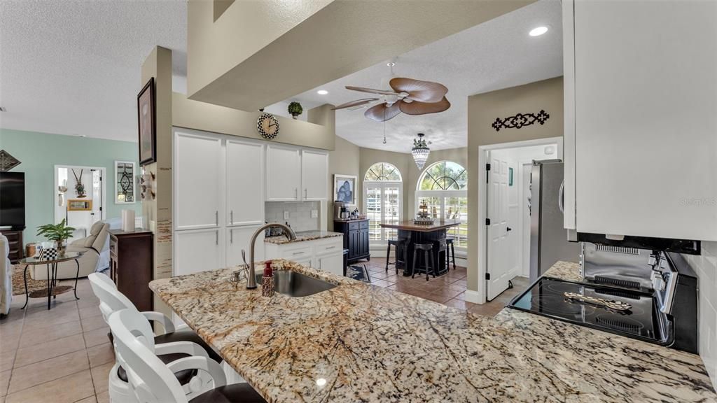 Activo con contrato: $645,000 (3 camas, 2 baños, 1976 Pies cuadrados)