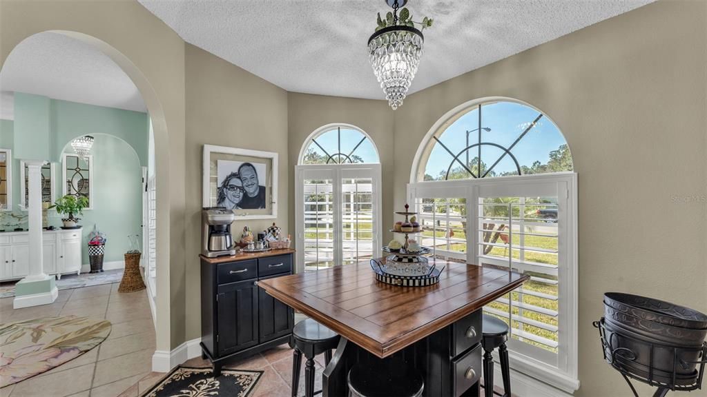 Activo con contrato: $645,000 (3 camas, 2 baños, 1976 Pies cuadrados)