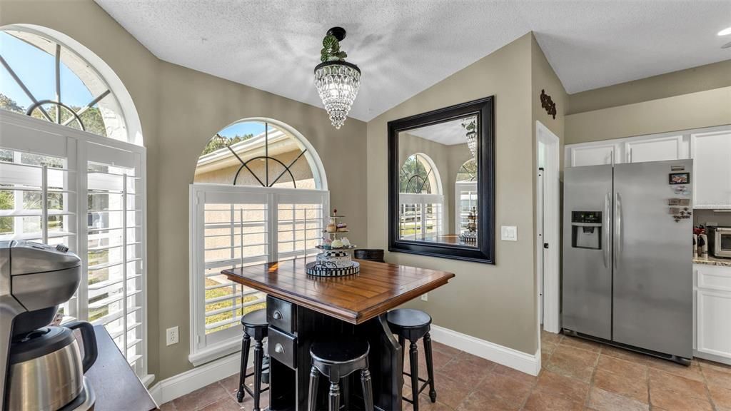 Activo con contrato: $645,000 (3 camas, 2 baños, 1976 Pies cuadrados)