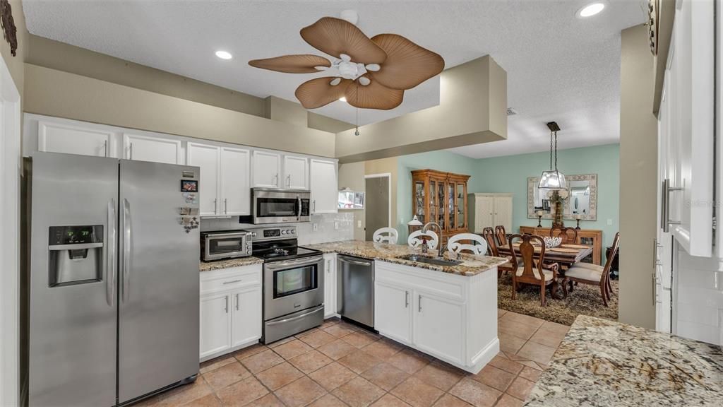 Activo con contrato: $645,000 (3 camas, 2 baños, 1976 Pies cuadrados)