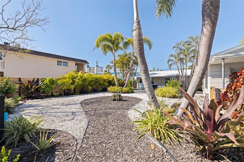 待售: $1,250,000 (4 贝兹, 0 浴室, 1640 平方英尺)