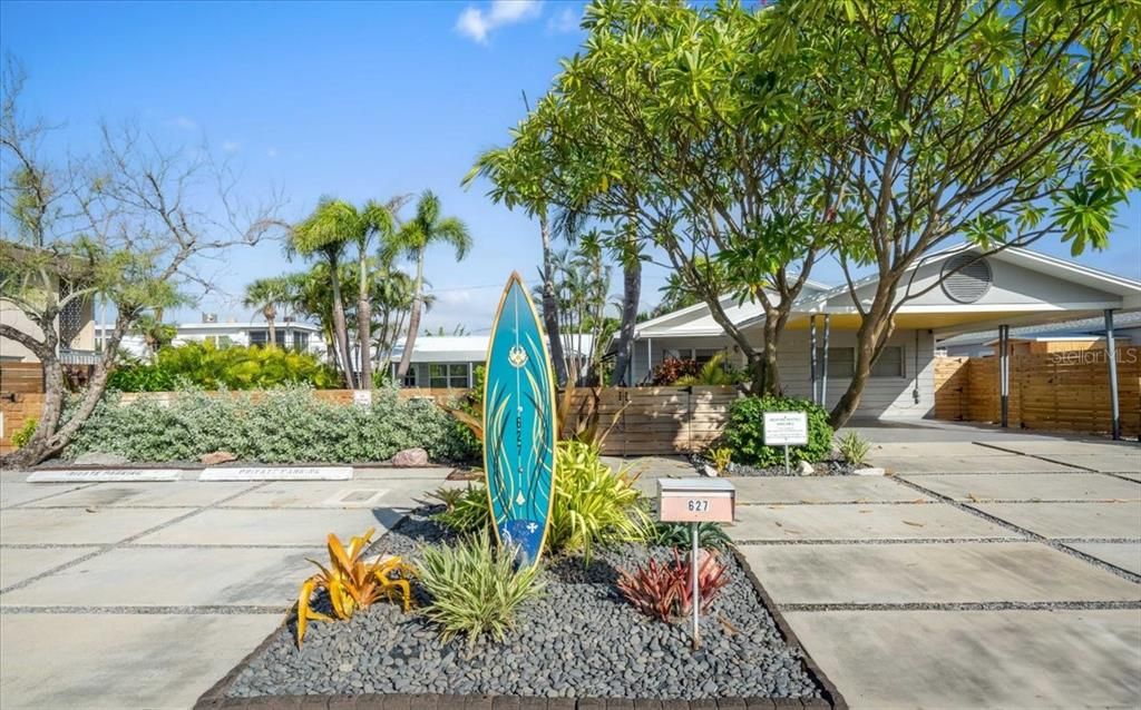 待售: $1,250,000 (4 贝兹, 0 浴室, 1640 平方英尺)