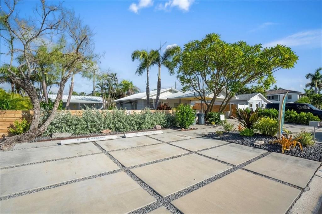 待售: $1,250,000 (4 贝兹, 0 浴室, 1640 平方英尺)