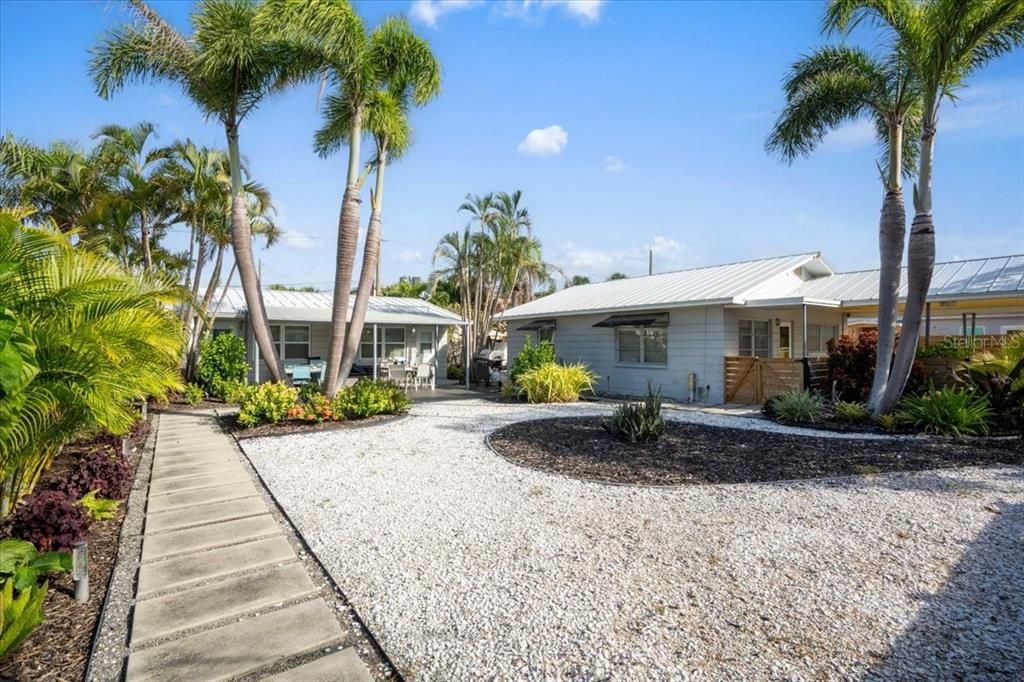 待售: $1,250,000 (4 贝兹, 0 浴室, 1640 平方英尺)