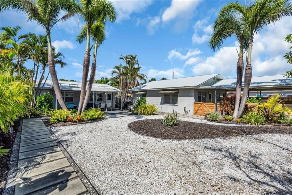 待售: $1,250,000 (4 贝兹, 0 浴室, 1640 平方英尺)