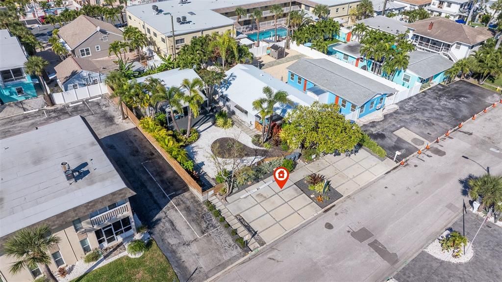 待售: $1,250,000 (4 贝兹, 0 浴室, 1640 平方英尺)