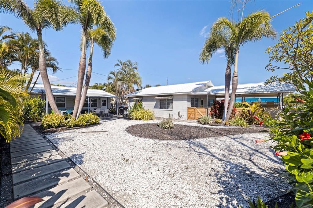 待售: $1,250,000 (4 贝兹, 0 浴室, 1640 平方英尺)