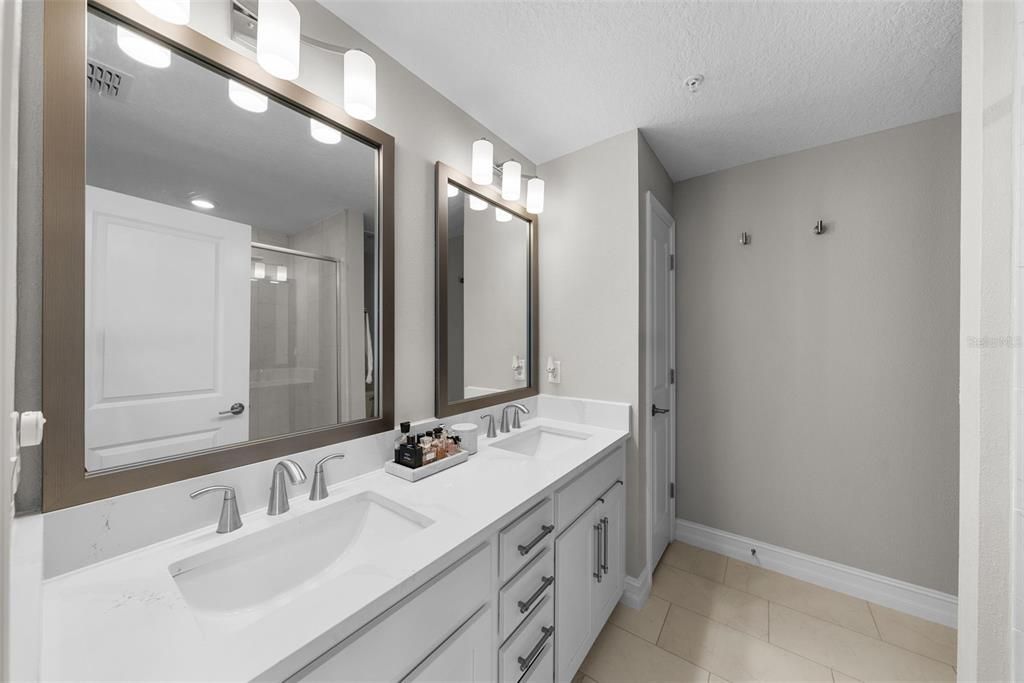 Под контрактом: $6,500 (4 спален, 3 ванн, 2524 Квадратных фут)