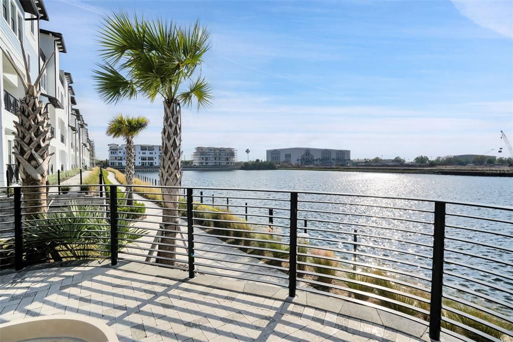 Под контрактом: $6,500 (4 спален, 3 ванн, 2524 Квадратных фут)