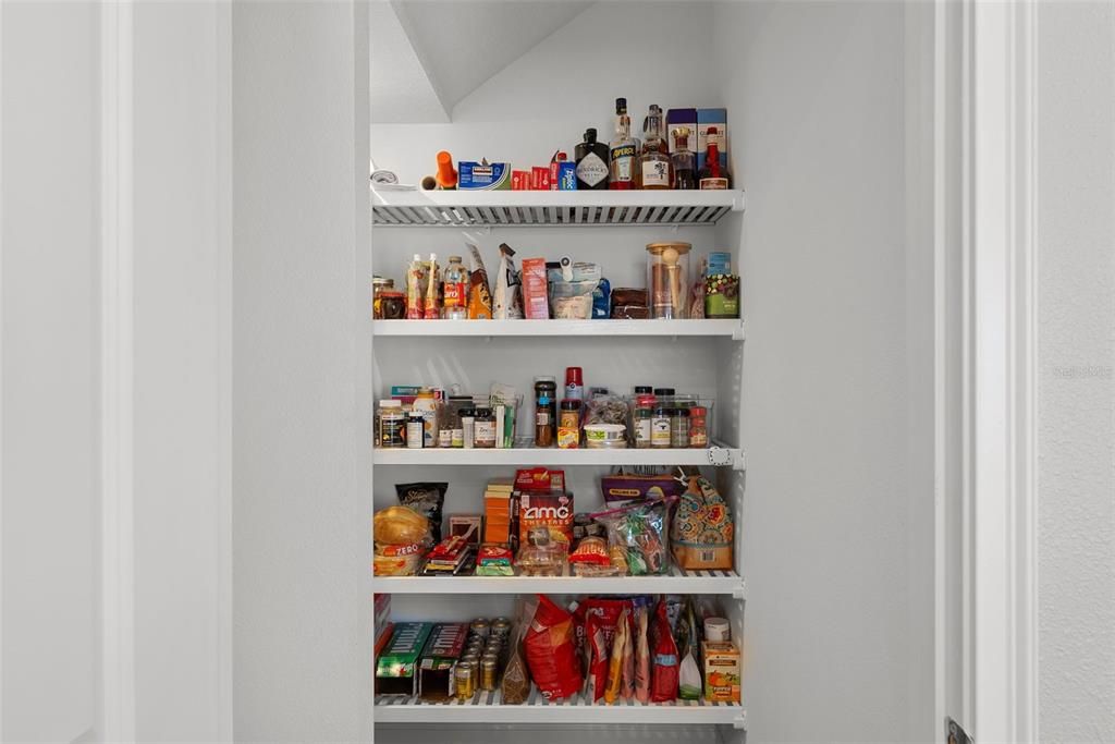 Под контрактом: $6,500 (4 спален, 3 ванн, 2524 Квадратных фут)