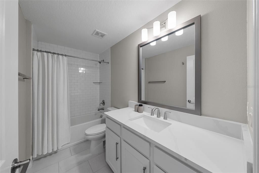 Под контрактом: $6,500 (4 спален, 3 ванн, 2524 Квадратных фут)