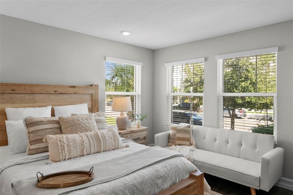 Под контрактом: $6,500 (4 спален, 3 ванн, 2524 Квадратных фут)