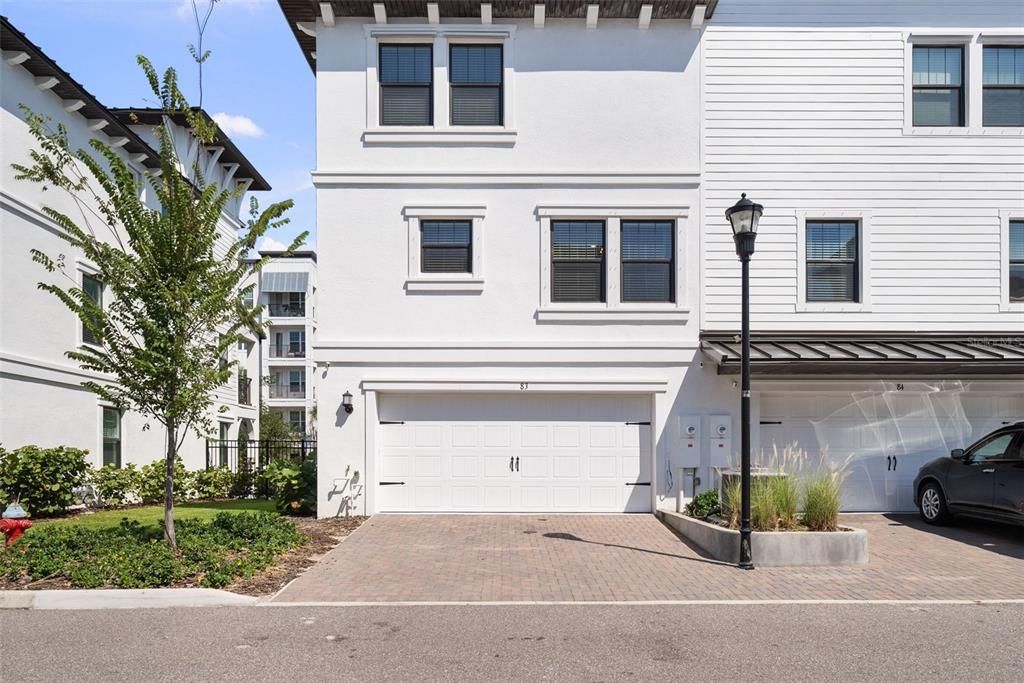 Под контрактом: $6,500 (4 спален, 3 ванн, 2524 Квадратных фут)