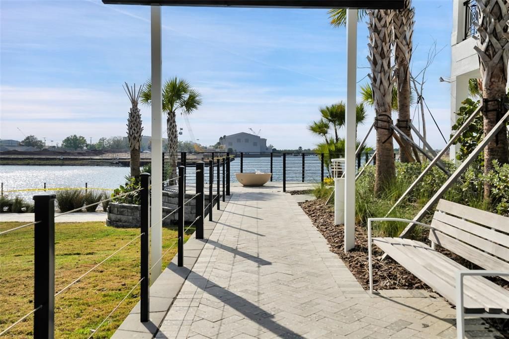 Под контрактом: $6,500 (4 спален, 3 ванн, 2524 Квадратных фут)