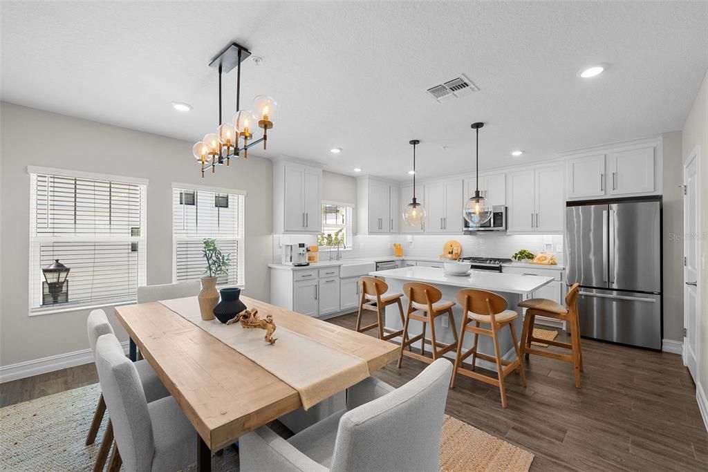 Под контрактом: $6,500 (4 спален, 3 ванн, 2524 Квадратных фут)