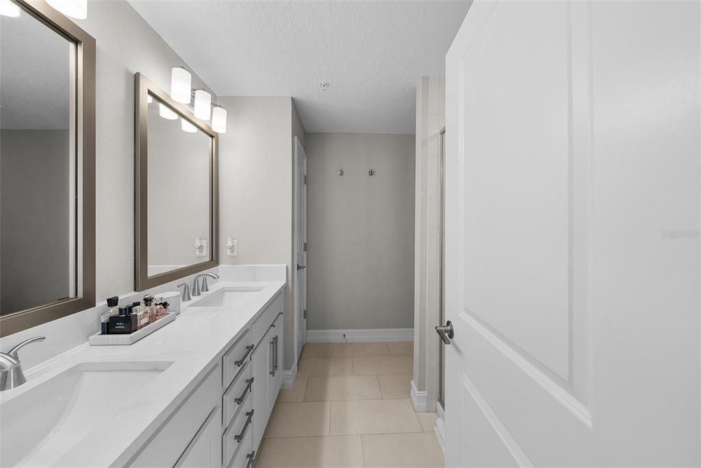 Под контрактом: $6,500 (4 спален, 3 ванн, 2524 Квадратных фут)