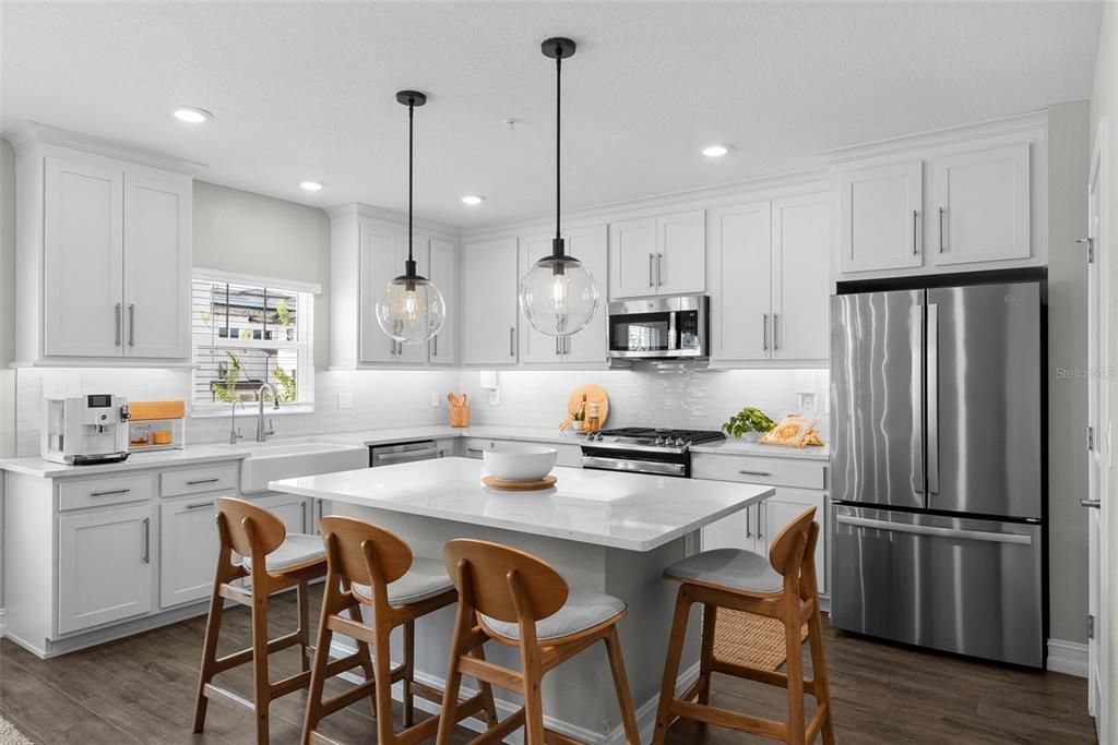 Под контрактом: $6,500 (4 спален, 3 ванн, 2524 Квадратных фут)