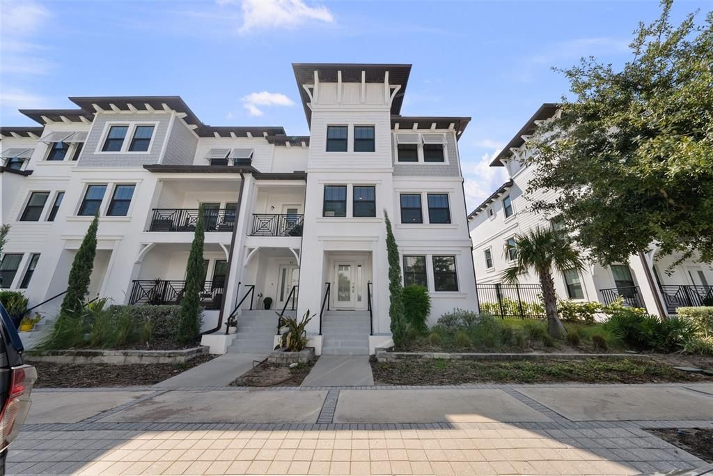 Под контрактом: $6,500 (4 спален, 3 ванн, 2524 Квадратных фут)