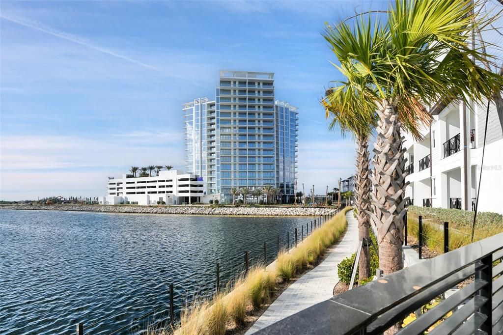 Под контрактом: $6,500 (4 спален, 3 ванн, 2524 Квадратных фут)