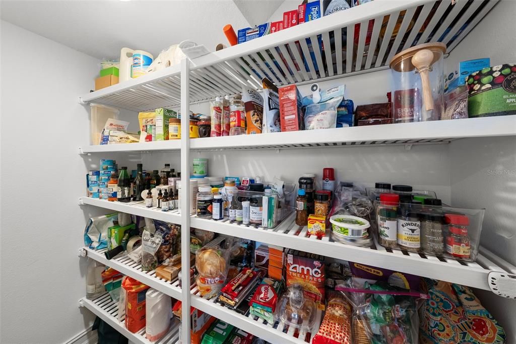 Под контрактом: $6,500 (4 спален, 3 ванн, 2524 Квадратных фут)