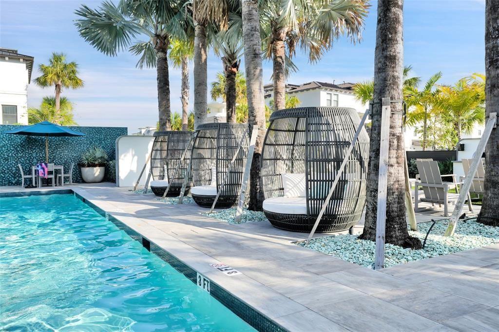 Под контрактом: $6,500 (4 спален, 3 ванн, 2524 Квадратных фут)