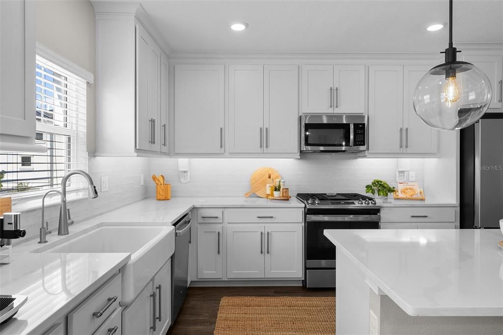 Под контрактом: $6,500 (4 спален, 3 ванн, 2524 Квадратных фут)