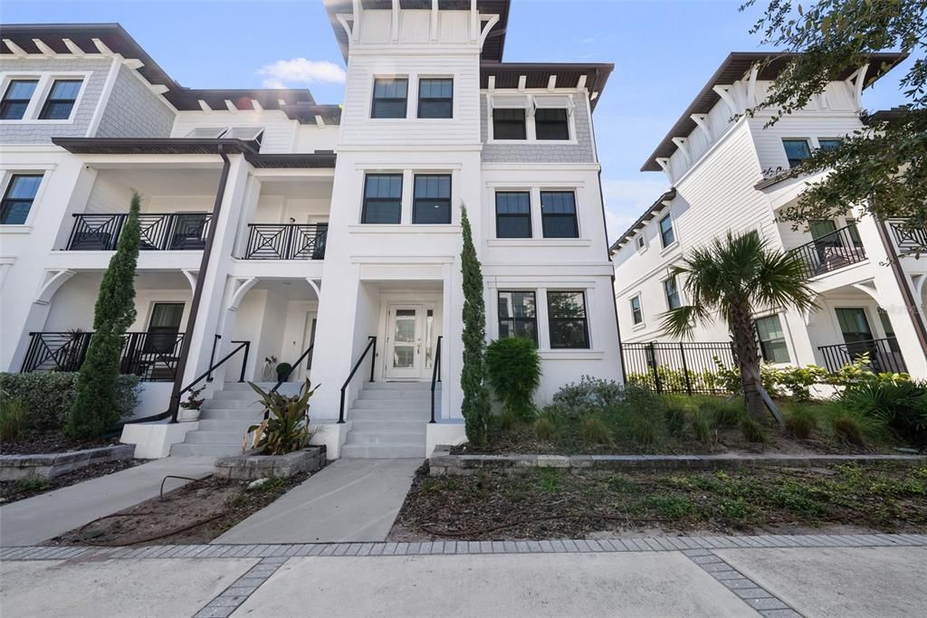 Под контрактом: $6,500 (4 спален, 3 ванн, 2524 Квадратных фут)