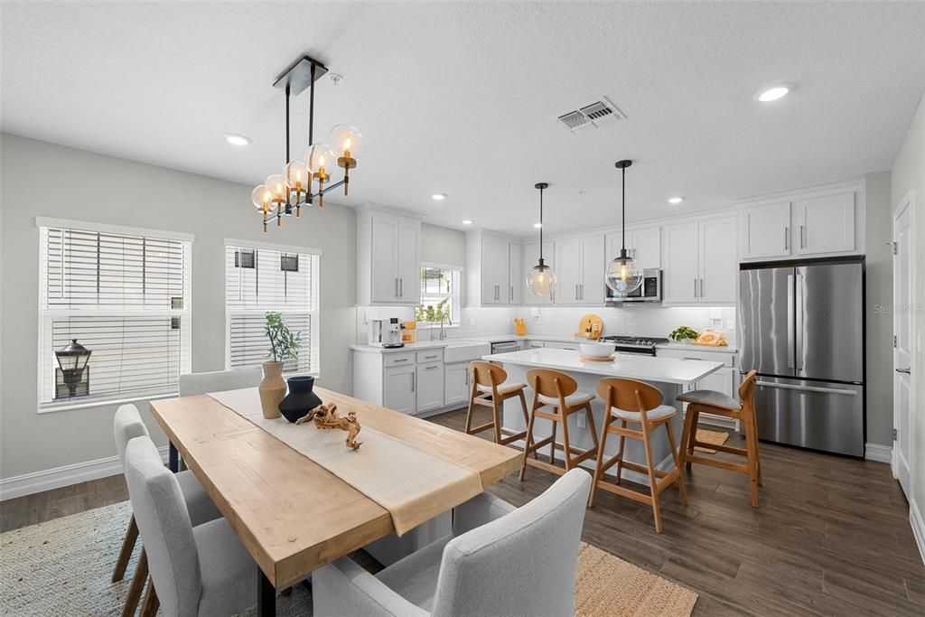 Под контрактом: $6,500 (4 спален, 3 ванн, 2524 Квадратных фут)