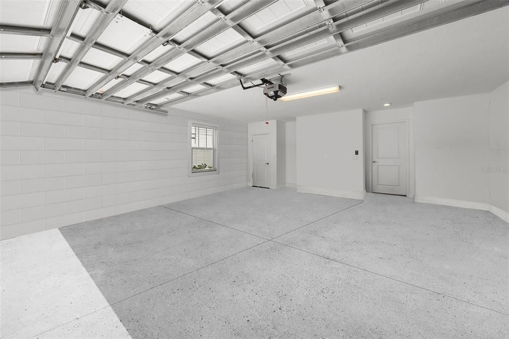 Под контрактом: $6,500 (4 спален, 3 ванн, 2524 Квадратных фут)