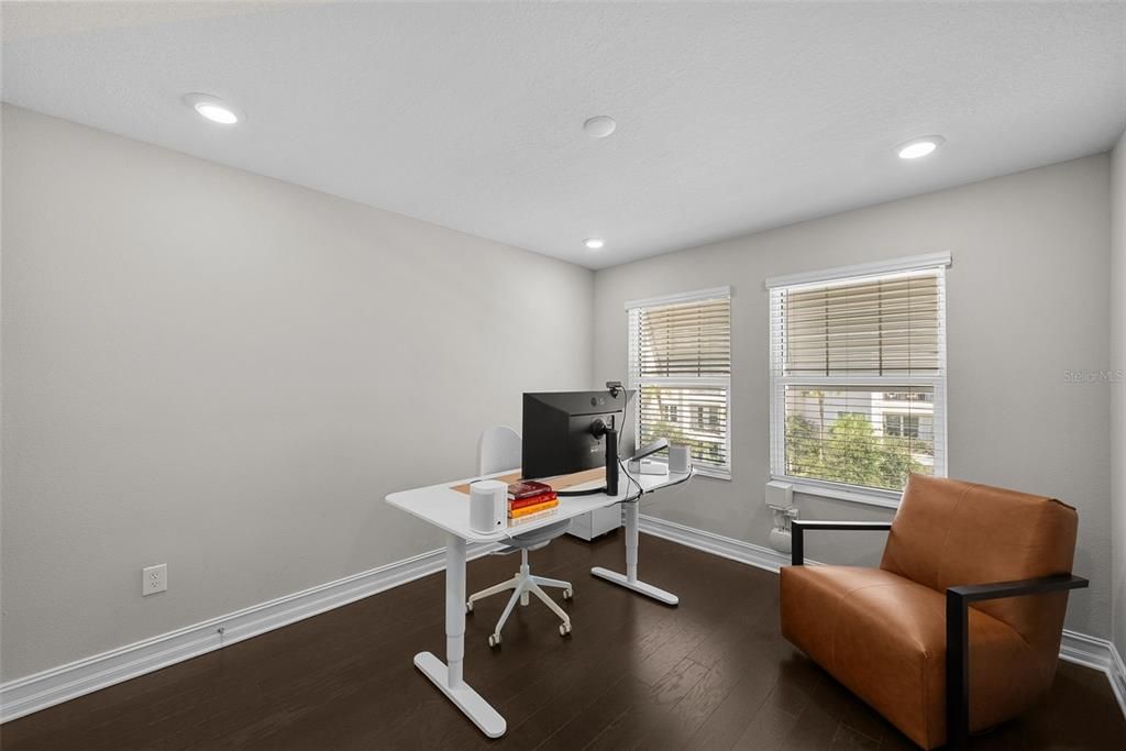 Под контрактом: $6,500 (4 спален, 3 ванн, 2524 Квадратных фут)