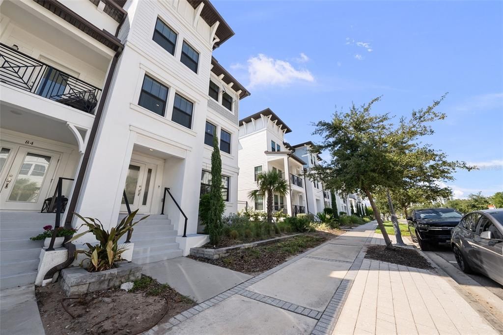 Под контрактом: $6,500 (4 спален, 3 ванн, 2524 Квадратных фут)