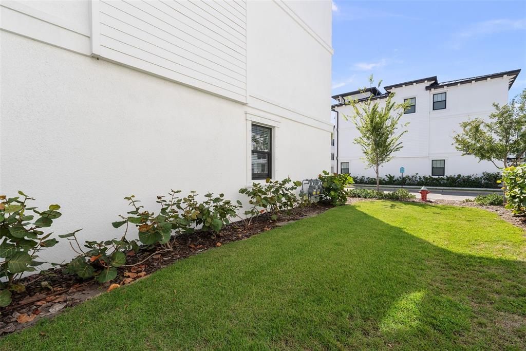 Под контрактом: $6,500 (4 спален, 3 ванн, 2524 Квадратных фут)