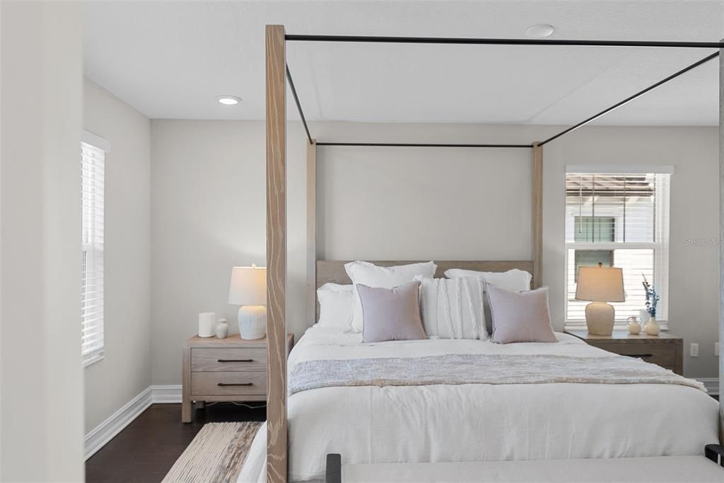 Под контрактом: $6,500 (4 спален, 3 ванн, 2524 Квадратных фут)