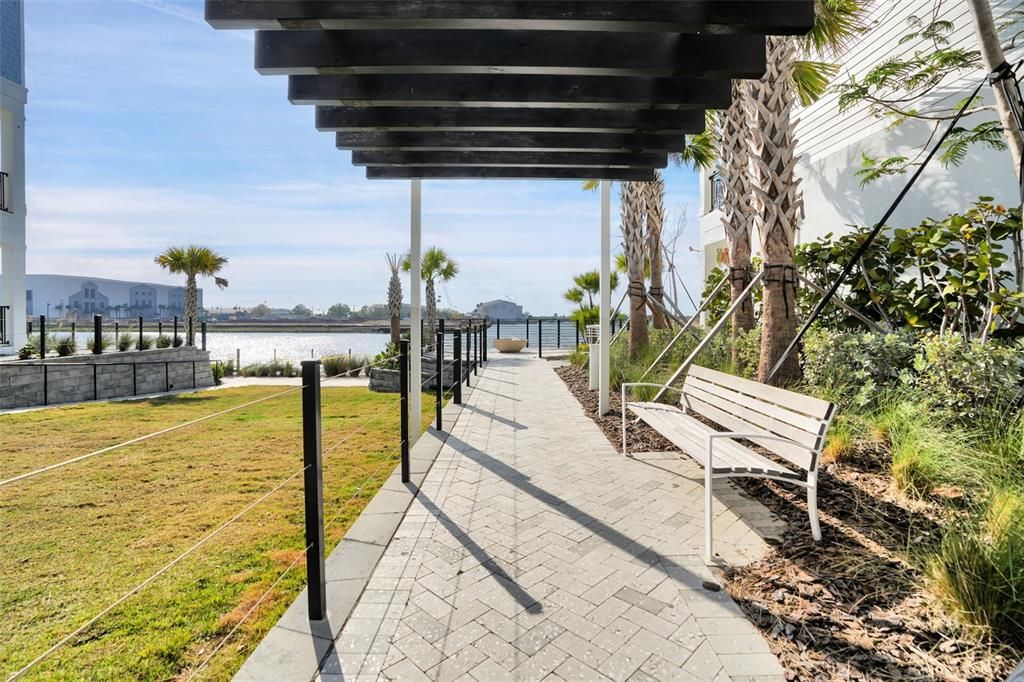 Под контрактом: $6,500 (4 спален, 3 ванн, 2524 Квадратных фут)