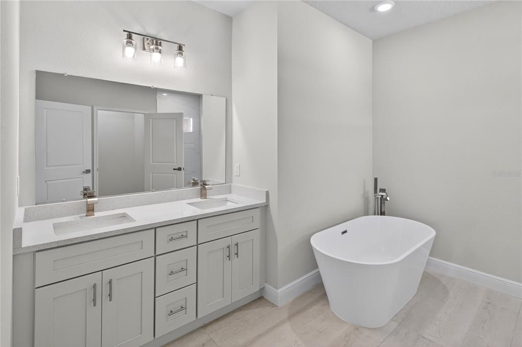 На продажу: $320,000 (4 спален, 3 ванн, 1865 Квадратных фут)