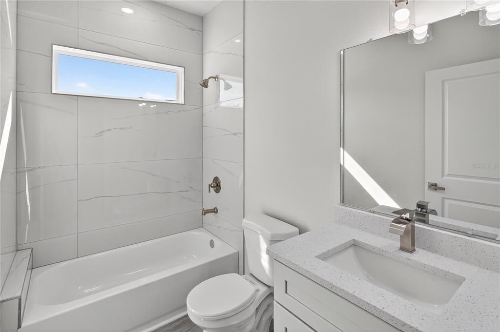 На продажу: $320,000 (4 спален, 3 ванн, 1865 Квадратных фут)